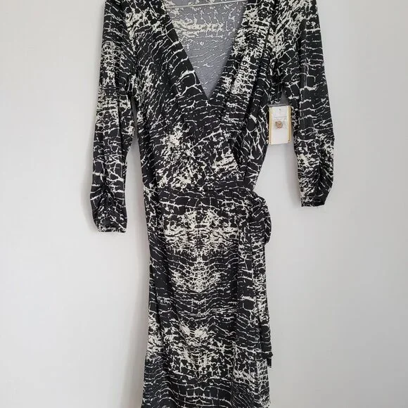 Dress - Picture 3 of 6